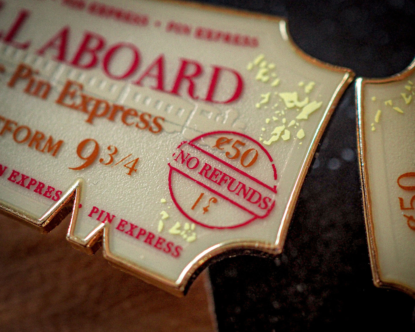 Pin Express ticket - Enamel pin