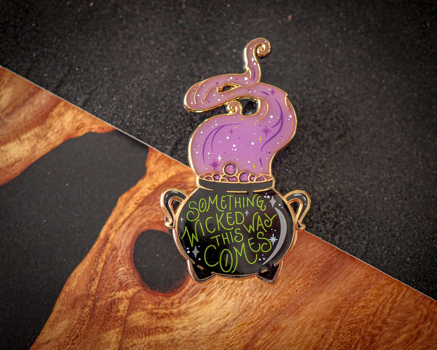 Spooky Purple Cauldron - Halloween 2022 - Enamel pin